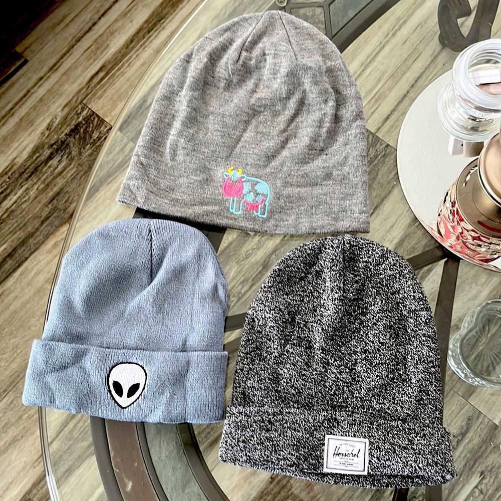 3 PACK BEANNIES (COW/DISTRICT)(ALIEN/UNKNOWN)(BLK& WHT/HERSCHELSUPPLY CO. NWOT